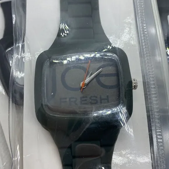 💛 Joe Fresh Silicone Watch - Picture 4 of 5